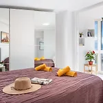 8d. Modern Flat In Americas